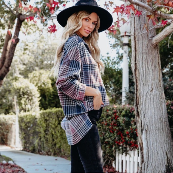 Vici Pima Relaxed Houndstooth Button Down Shirt - Picture 2 of 9